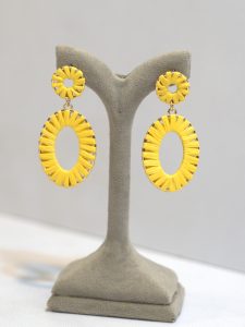 گوشواره ی زرد حصیری